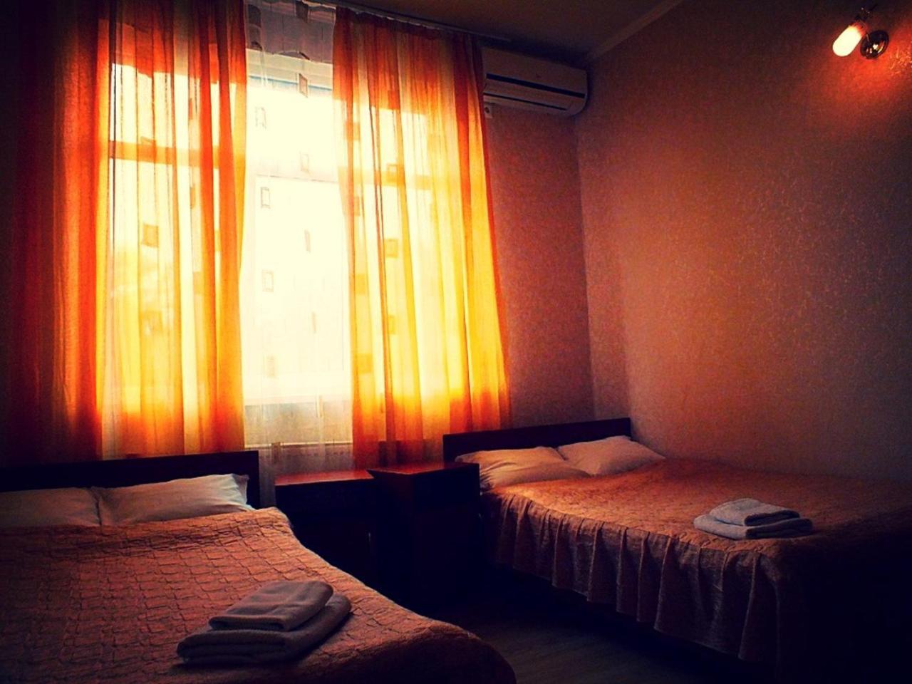 Vorontsovskiy Hotel Melitopolʼ Exteriör bild