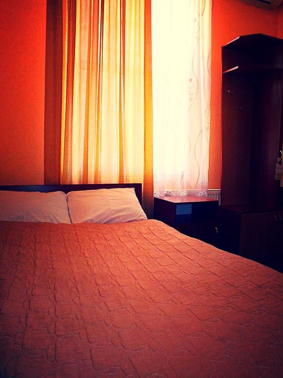 Vorontsovskiy Hotel Melitopolʼ Exteriör bild